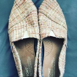 TOMS // Women’s 8.5 // felted plaid// khaki-toned